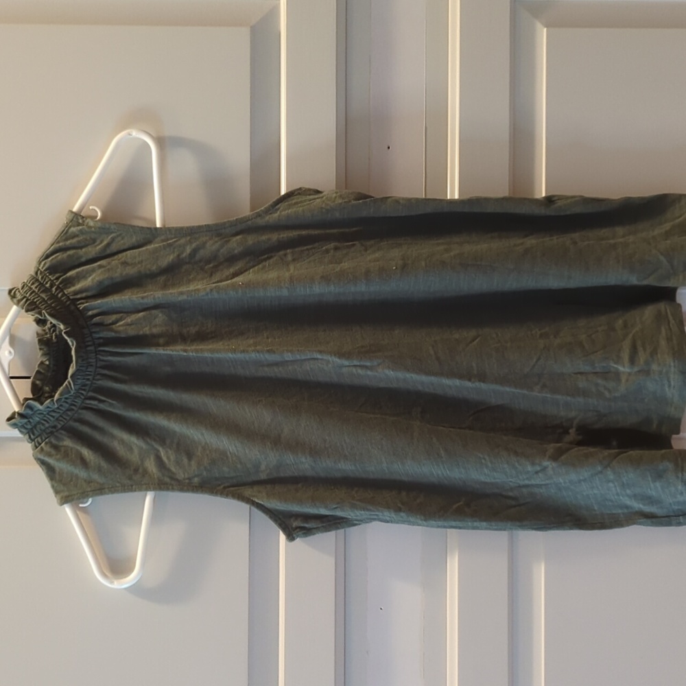 Sleeveless Flowy Turtleneck